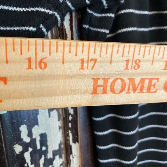 EUC Wild Fable striped wrap crop top. Size Small. - Picture 4 of 4